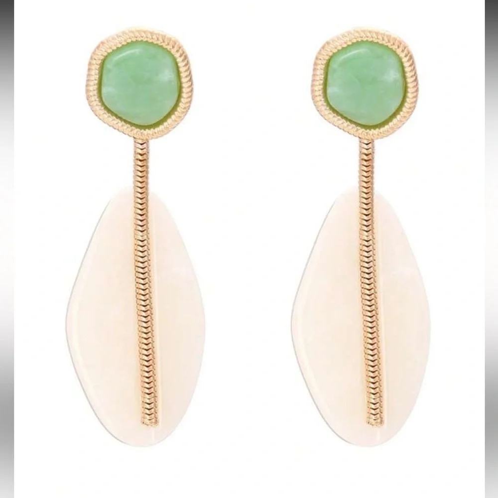 Zara Geometric Resin Earrings - Picture 4 of 7